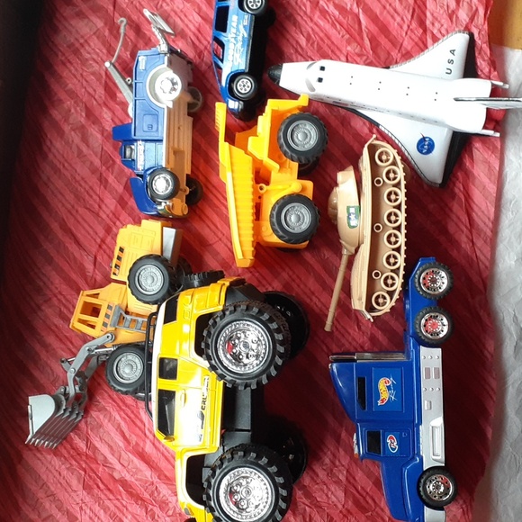 Toy car bundle - Picture 1 of 1
